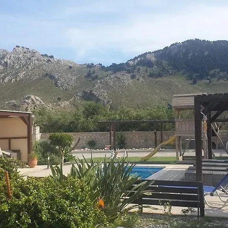 Stergios Βίλα Κολύμπια